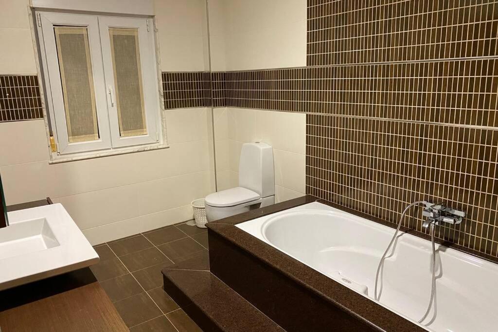 Apartamento De 4 Dormitorios En 卡马里纳斯 外观 照片